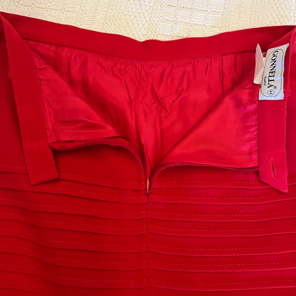 Curvy Ribbed Red Gonnella Skirt size 44 with matching leather belt. - Picture 10 of 16